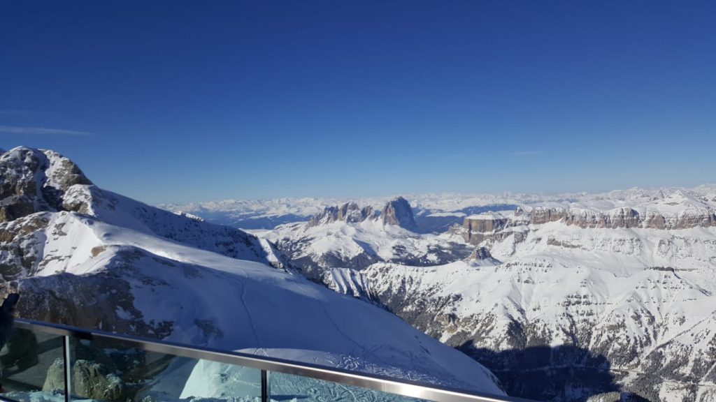 Panorámica de la estación de esquí durante un viaje del club